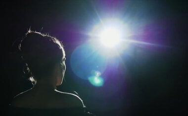 Imagem de destaque para Quem foi a primeira atriz brasileira indicada ao Globo de Ouro? Descubra