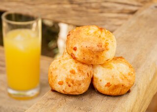 Receitas: Pão de queijo de batata-doce? Aprenda o o a o desta inusitada receita!