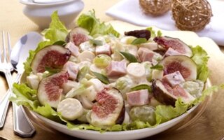 Salada verde de figo com presunto